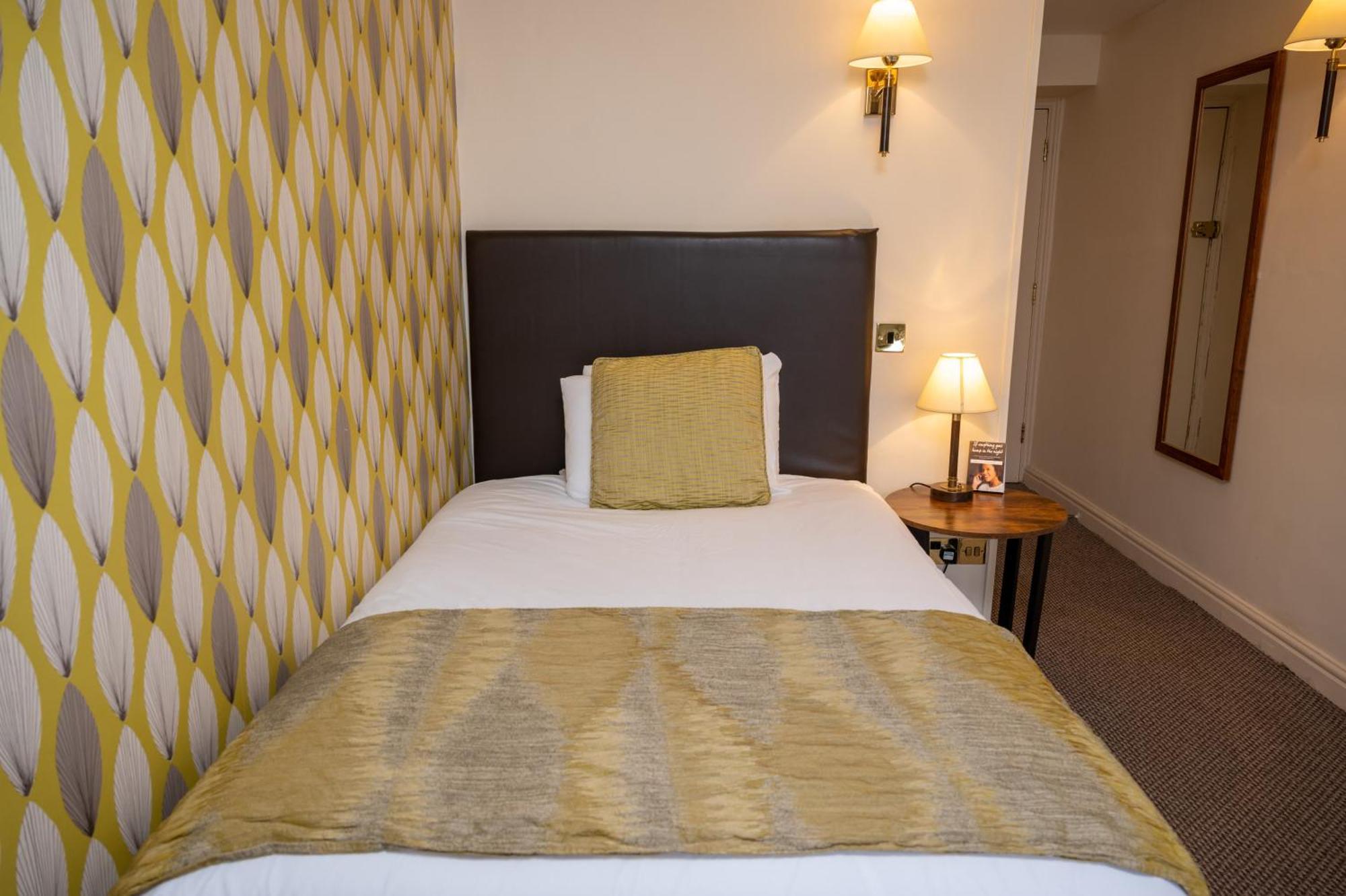 Cross Hands Hotel By Greene King Inns Old Sodbury Экстерьер фото